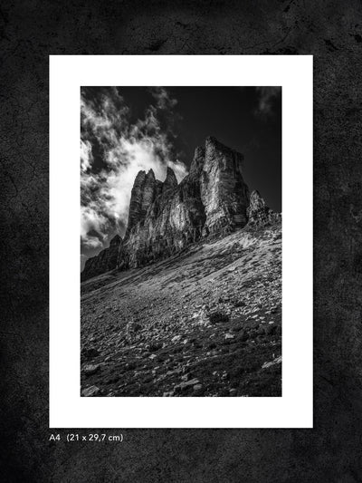 Fotokonst från PWMFoto visar foto från Dolomiterna med titeln ”Tres Cime II” / Photo Art by PWMFoto showing a photo from Dolomites called ”Tres Cime II”