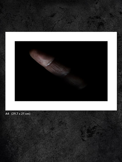 Fotokonst från PWMFoto visar foto ur kollektionen "My Body is a Work of Art" med titeln ”Finger” / Photo Art by PWMFoto shows photo from the collection "My Body is a Work of Art" called "Finger"