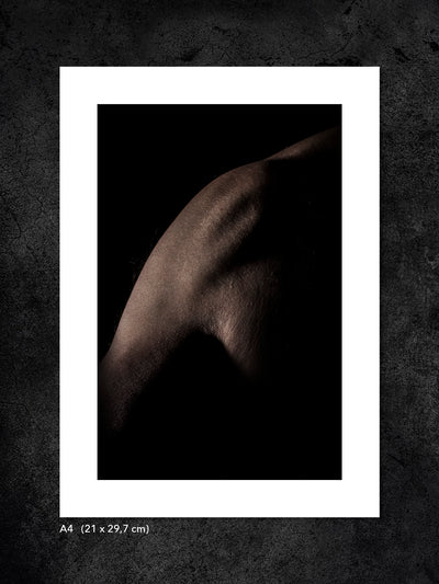 Fotokonst från PWMFoto visar foto ur kollektionen "My Body is a Work of Art" med titeln ”Shoulder” / Photo Art by PWMFoto shows photo from the collection "My Body is a Work of Art" called ”Shoulder”