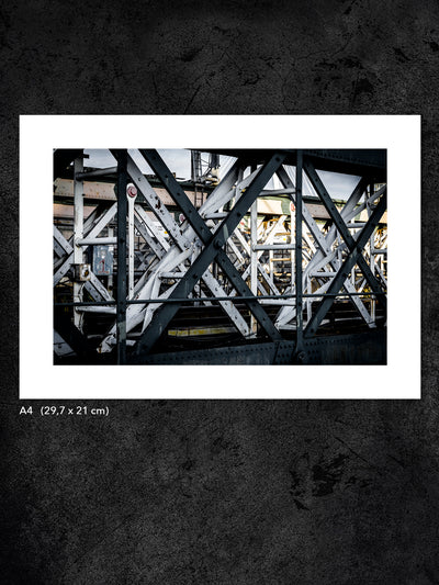 Fotokonst av PWMFoto med titeln ”London Mechanichs” / Photo Art by PWMFoto called ”London Mechanichs”