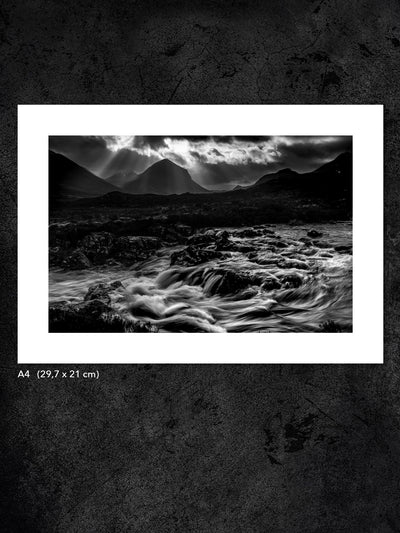 Fotokonst av PWMFoto från Isle of Skye med titeln ”Sligachan IV” / Photo Art by PWMFoto from Isle of Skye called ”Sligachan IV”