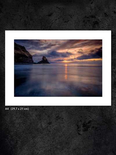 Fotokonst av PWMFoto från Isle of Skye med titeln ”Sunset at Talisker Bay Beach II” / Photo Art by PWMFoto from Isle of Skye called ”Sunset at Talisker Bay Beach II”