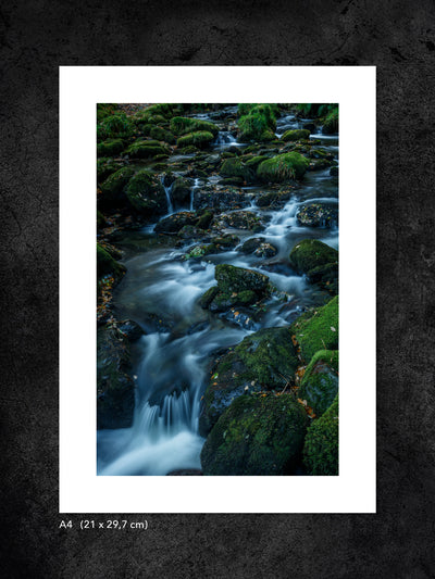 Fotokonst från PWMFoto visar foto från Wales med titeln ”Little Stream” / Photo Art by PWMFoto shows photo from Wales called "Little Stream"