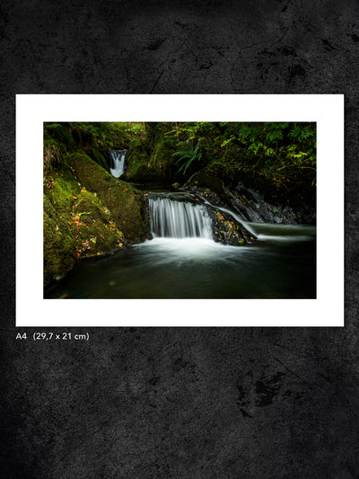 Fotokonst från PWMFoto visar foto från Wales med titeln ”Waterfall” / Photo Art by PWMFoto showing a photo from Wales called ”Waterfall”