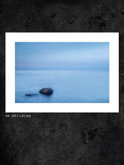 Fotokonst från PWMFoto visar foto från Öland med titeln ”Blue Stones” / Photo Art by PWMFoto showing a photo from Öland called ”Blue Stones”