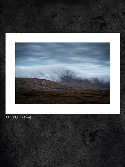 Fotokonst av PWMFoto från Yttre Hebriderna med titeln ”Flowing clouds” / Photo Art by PWMFoto from Outer Hebrides called ”Flowing clouds”