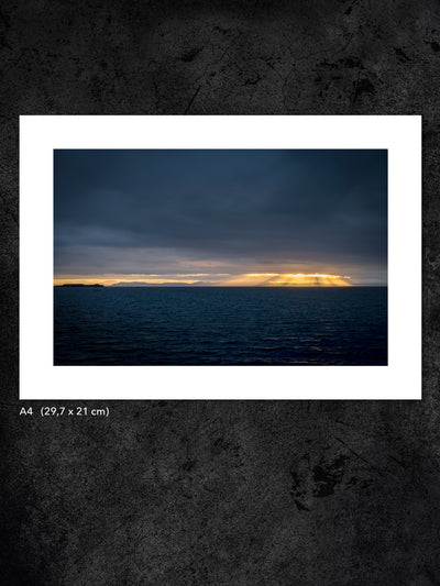 Fotokonst av PWMFoto från Yttre Hebriderna med titeln ”Sunray” / Photo Art by PWMFoto from Outer Hebrides called ”Sunray”